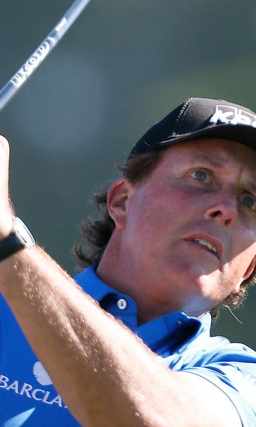 English takes lead as Mickelson joins Tiger out of Torrey Pines